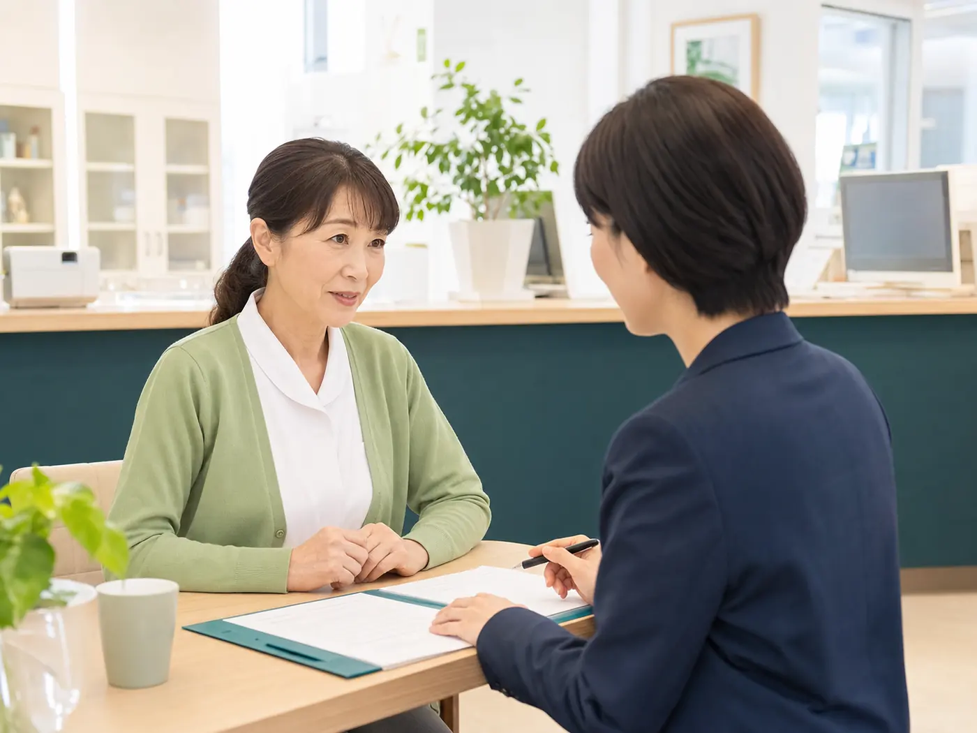 松戸の医療・介護サービス承継を相談する経営者とアドバイザー